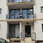 Bright Stylish Apartment Victoria